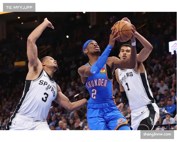 雷霆单节轰40分击穿马刺防守米奇教练指出战术执行缺失 雷霆单节轰40分击穿马刺防守米奇教练指出战术执行缺失